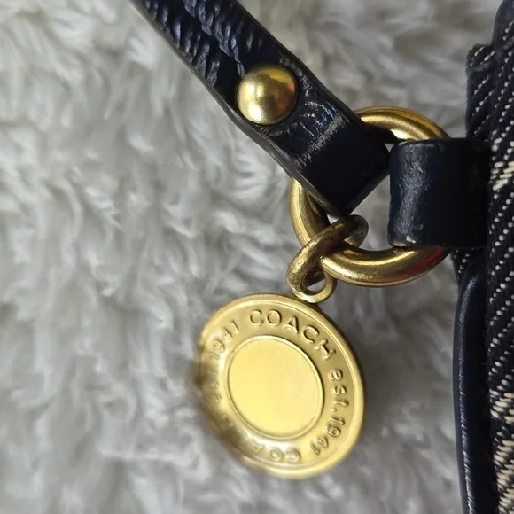 Coach DENIM LEGACY Wristlet With Hangtag And Gold COIN RARE EUC - Picture 15 of 17